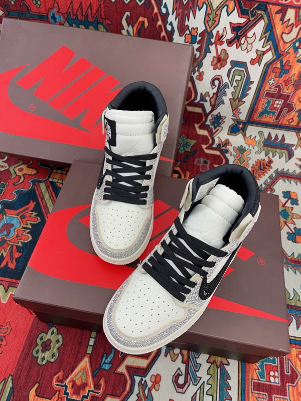 ナイキ靴側面デザイン